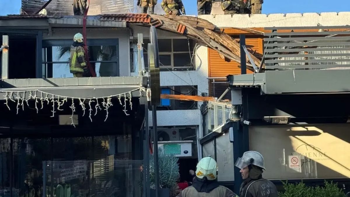 İzmir Bostanlı'da Ünlü Restoranda Korkutan Yangın!