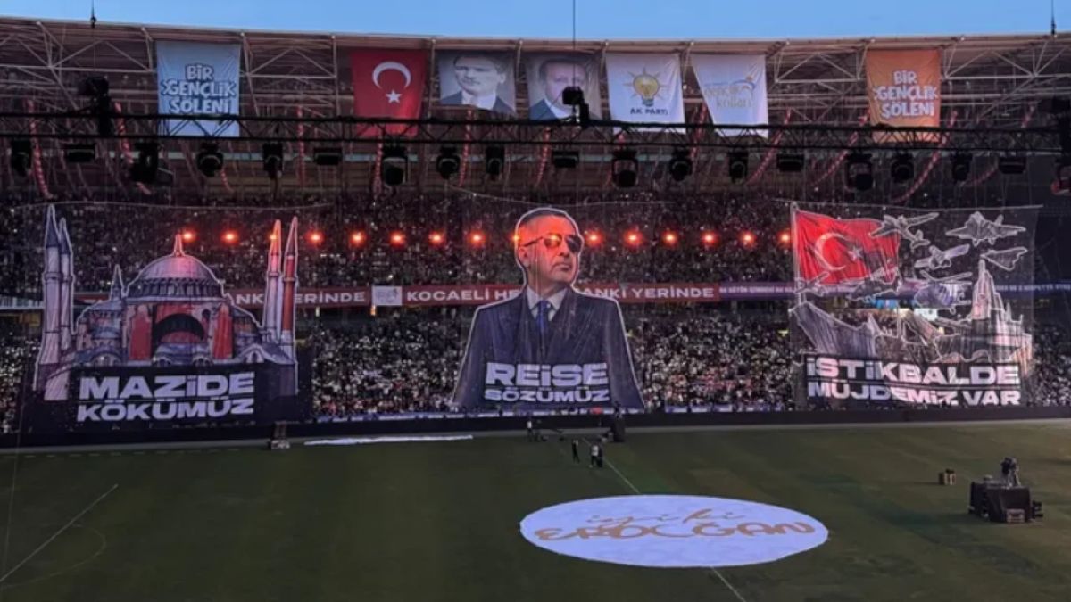 Kocaeli’de Erdoğan’a Gençlikten Unutulmaz Koreografi ve Mesajlar!