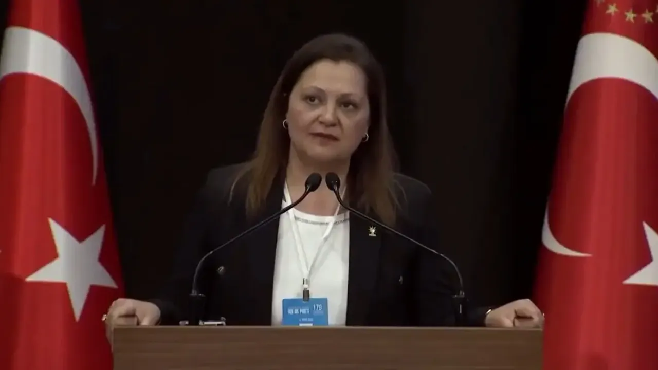 Afyonkarahisar Belediye Başkanı Burcu Köksal AK Parti’ye Katıldı!