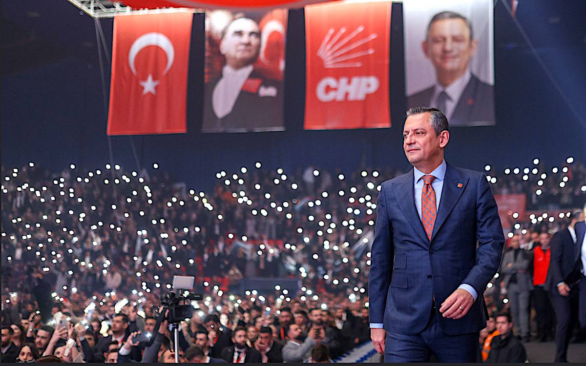 Özgür Özel’den Kılıçdaroğlu’na Sert Yanıt: Paralel CHP İddiası!
