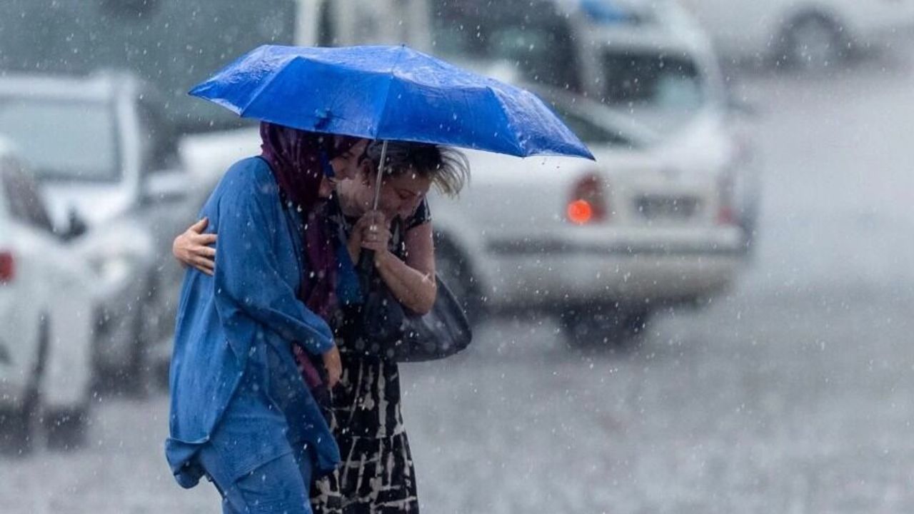 Ege'de Sağanak Alarmı: Hangi İllerde Hava Durumu Kritiklikte?