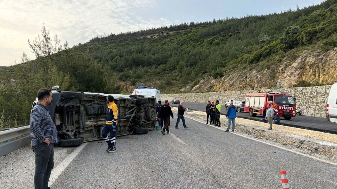 Kuşadası’nda Feci Çarpışma: Minibüs ve Otomobil Karşı Karşıya!